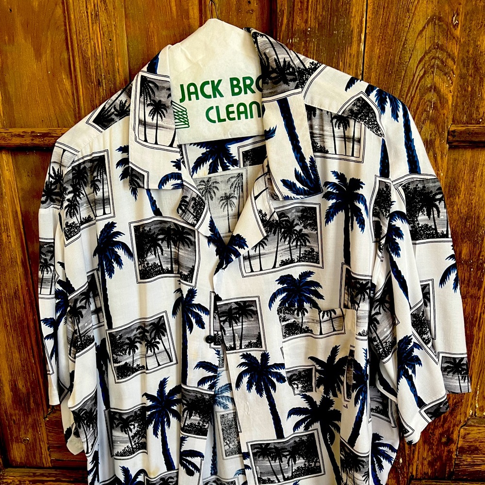 Pineapple Connection Hawaiian Shirt! Rayon!